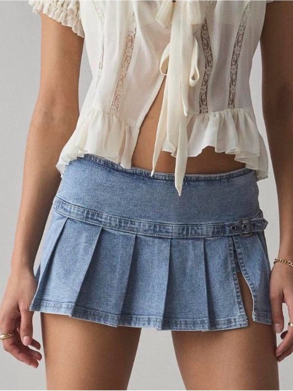 UO BDG Shaina Belted
Denim Pleated Micro Mini Skort
Size Small
